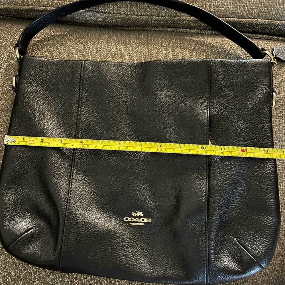 Coach Black Leather Shoulder Bag with Timeless Design - Picture 10 of 10